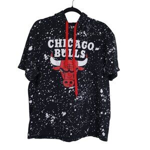 Chicago Bulls NBA Splatter Short Sleeve Hoodie With Kangaroo Pocket Size XL Mens